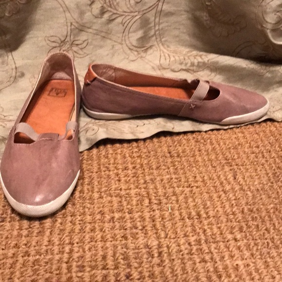 Frye - Picture 3 of 3